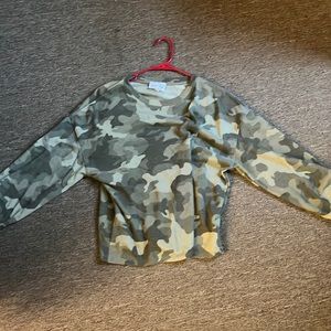 Camouflage crew neck lightweight sweatshirt